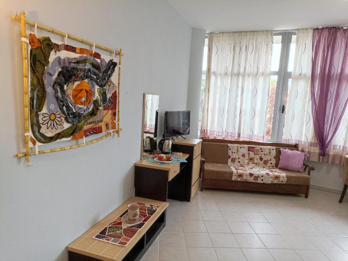 10 Apartmants Olimpia Mir *