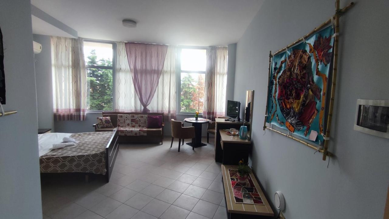 10 Apartmants Olimpia Mir